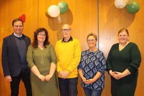 Verabschiedeten sich von Martin Gürtler (v.l.): Michael Frentrup, Trägergemeinschaft TfK, Kristina Hildebrand, Kristina Lekic, Leitung Lutherkindergarten, und Sarah Bodmann, Elternratsvorsitzende.		Foto: privat