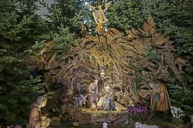 Umgeben von einer eindrucksvollen Naturkulisse gibt es in der Krippe in der Glandorfer St. Johannis-Kirche viele Details zu entdecken. 		Foto: privat
