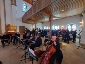 Den musikalischen Rahmen für den Gottesdienst setzten Ensembles aus allen fünf Ursprungs-Gemeinden.