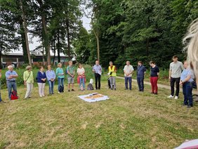 Das Agapemahl auf einer Wiese war ein besonderer Höhepunkt während des ökumenischen Pilgertages.		Foto: privat