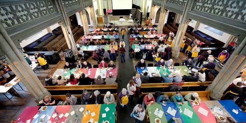 Buntes Treiben der Vesperkirche in der Martin-Luther-Kirche.	Foto: privat