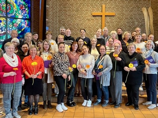 38 Jubilarinnen und Jubilare wurden von DeineDiakonie* in der Gütersloher Matthäuskirche für ihre langjährige Mitarbeit geehrt.		Foto: ©DeineDiakonie