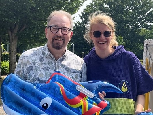 Zu einem Tauffest am 19. Juli laden Pfarrerin Sarah Töws und Pfarrer Marco Beuermann herzlich ins Freibad Rheda ein.		Foto privat