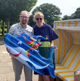 Zu einem Tauffest am 19. Juli laden Pfarrerin Sarah Töws und Pfarrer Marco Beuermann herzlich ins Freibad Rheda ein.		Foto privat