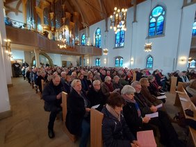 Die vollbesetzte Bartholomäuskirche zeigte das Interesse der 20.500 Gemeindeglieder an der Vereinigung. 